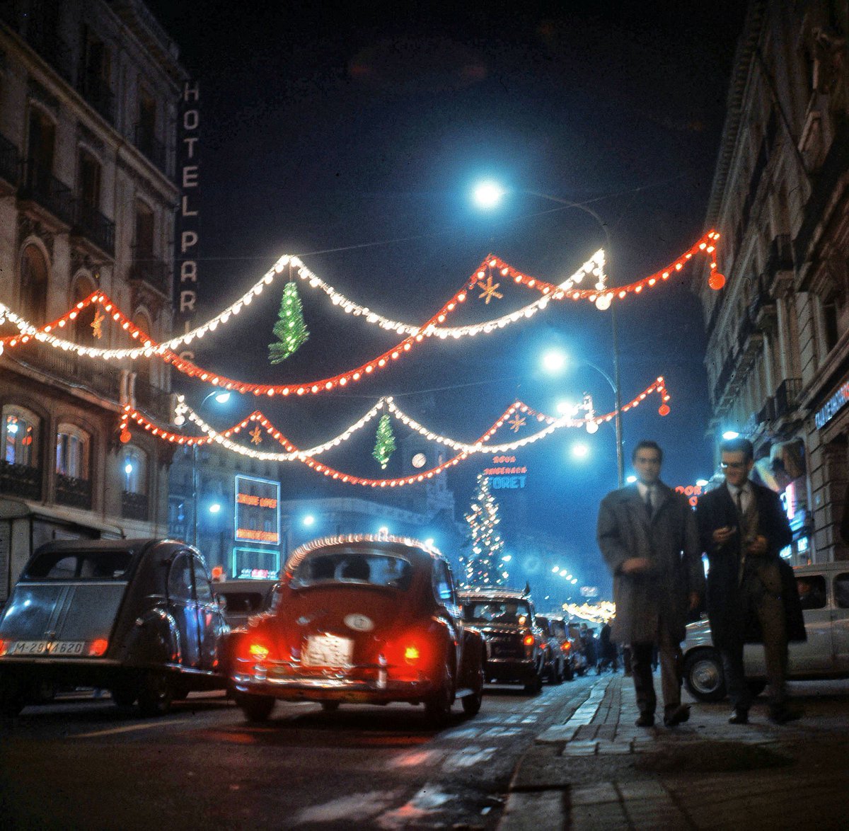 Magicalspain's tweet image. Christmas in Madrid, 1960.