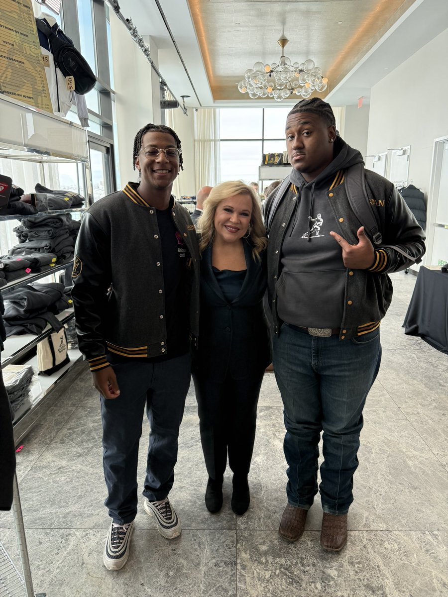 joyusfoundation's tweet photo. Loading up on @HeismanTrophy merch and excited to meet even more legends! 
@sportsiren 
#Heisman2025 #HeismanTrophy https://t.co/2F84mRWSwK
