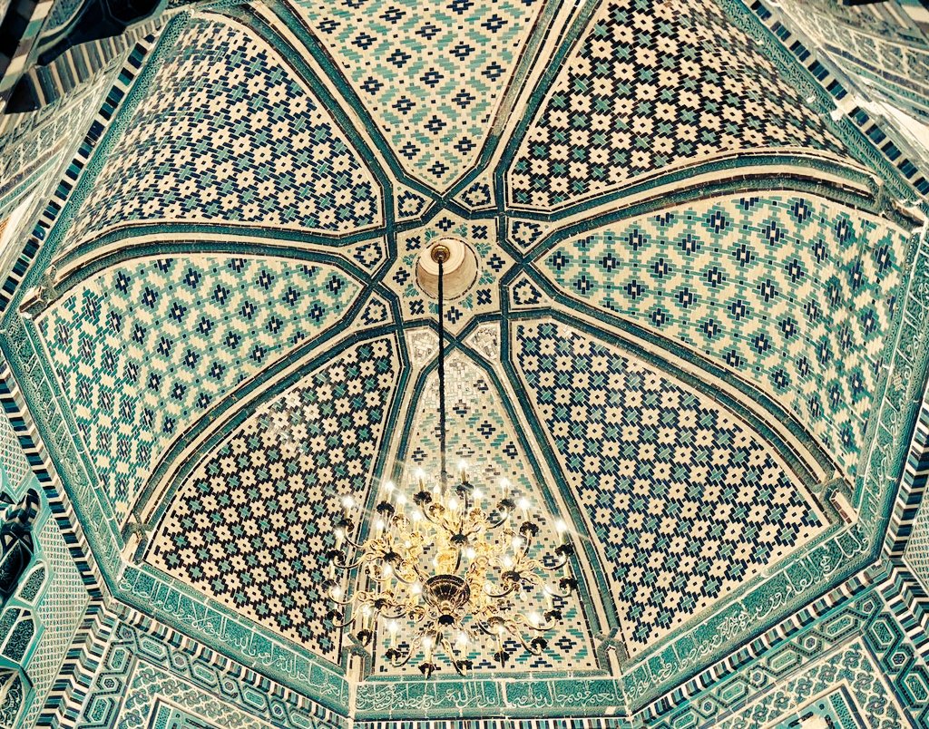drsemsinur's tweet photo. Gökyüzü yere inerdi 
Göz onu gördüğünde

Gökyüzü mü büyüktü
Göz mü 
Yaşlar yürüdüğünde... https://t.co/yufEu496RM