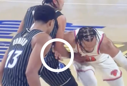 DetroitHeckler's tweet photo. @NBA You mean the ref missed Brunson grabbing Black's jersey &amp; waistband and yanking his momentum forward?
Same 'move' he used on Ausar last year
#DIRTYAF https://t.co/AUktpcvygd