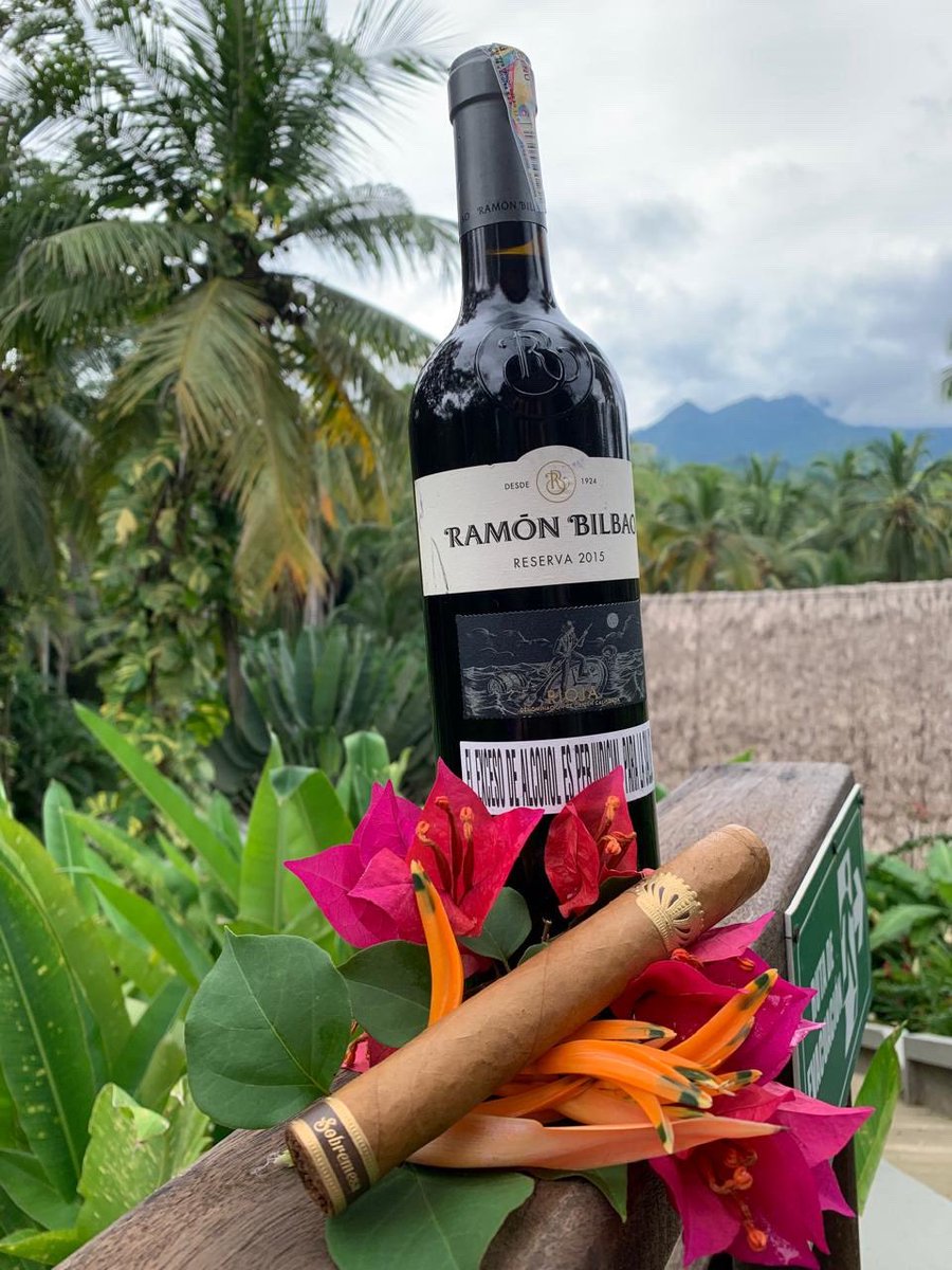 vinesandashes's tweet photo. Cheers..Great Wine &amp; A Great Cigar https://t.co/TF4zIziXxX