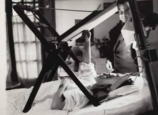 starberryirl's tweet photo. Yes, but also I see these and LAUGH hello have you SEEN how Frida Kahlo was set up painting? Stop crying and pick up the pencil https://t.co/xckJTfATeS