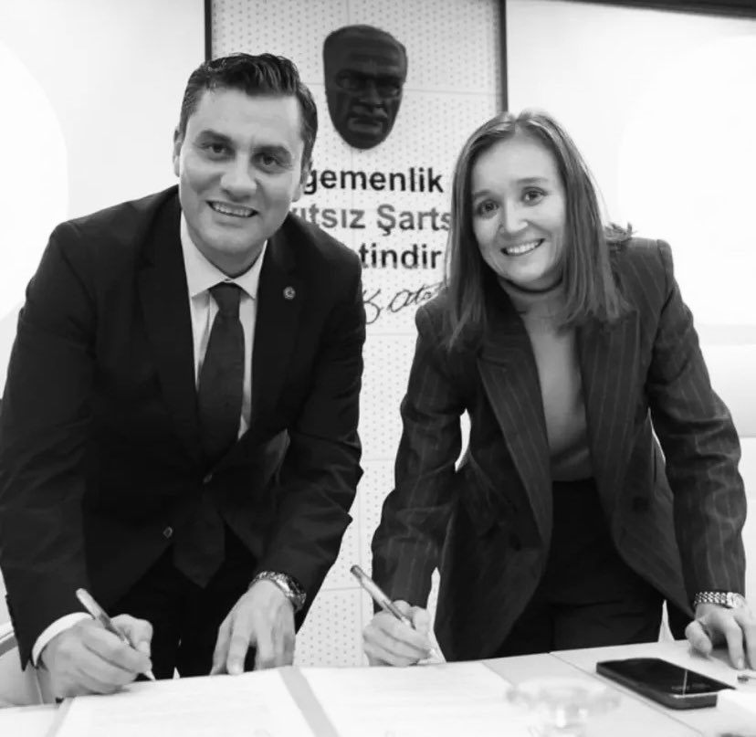 O güzel insanlar o güzel atlara binip çekip gittiler…