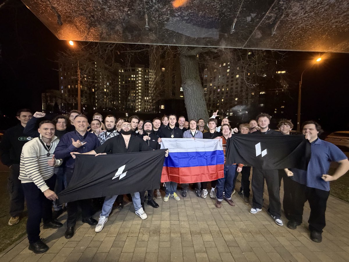 r 🕯️ tweet media