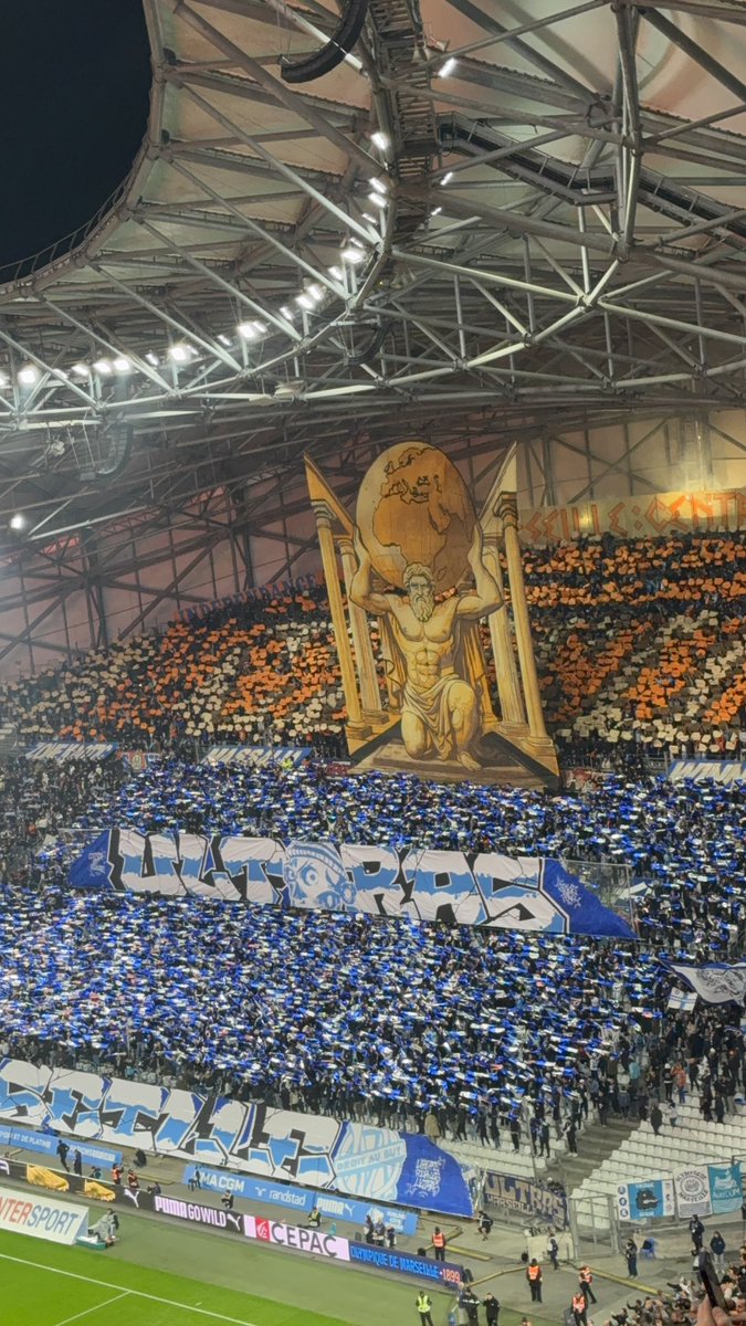 _BeFootball's tweet photo. 𝗟𝗘 𝗧𝗜𝗙𝗢 𝗗𝗨 𝗩𝗜𝗥𝗔𝗚𝗘 𝗦𝗨𝗗 𝗖𝗘 𝗦𝗢𝗜𝗥 𝗔𝗨 𝗩𝗘́𝗟𝗢𝗗𝗥𝗢𝗠𝗘 𝗘𝗦𝗧 𝗘𝗫𝗖𝗘𝗣𝗧𝗜𝗢𝗡𝗡𝗘𝗟 🤩🤩🌋💙🤍

QUELLE AMBIANCE AU VÉLODROME 🤯🤯 https://t.co/aLab8AoNDp