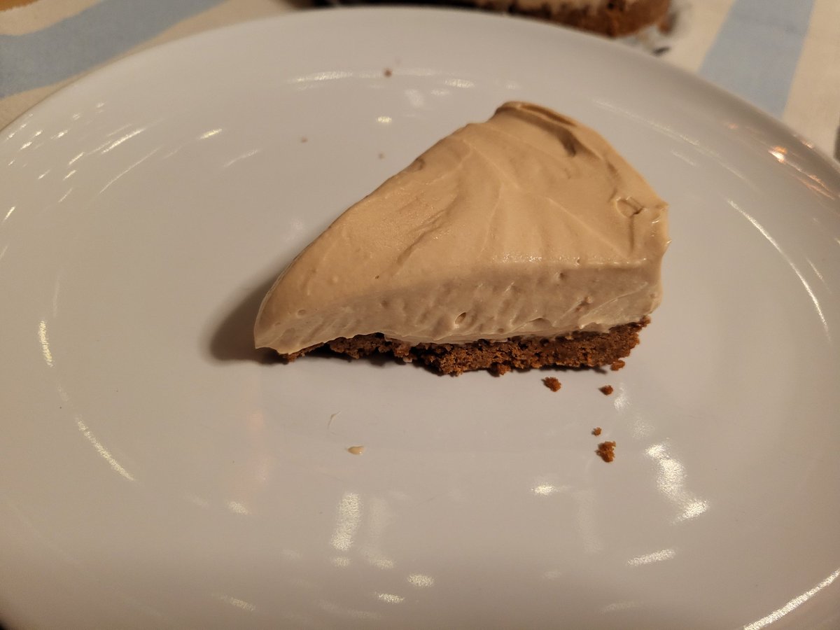 Been trying out recipes to cook my parents for Christmas eve (I'm incredibly novice when it comes to cooking 😳). Tonight I think i locked in my first course and third course. A home made tomato soup and a homemade biscoff cheesecake.

Happy with how they turned out first time 😊