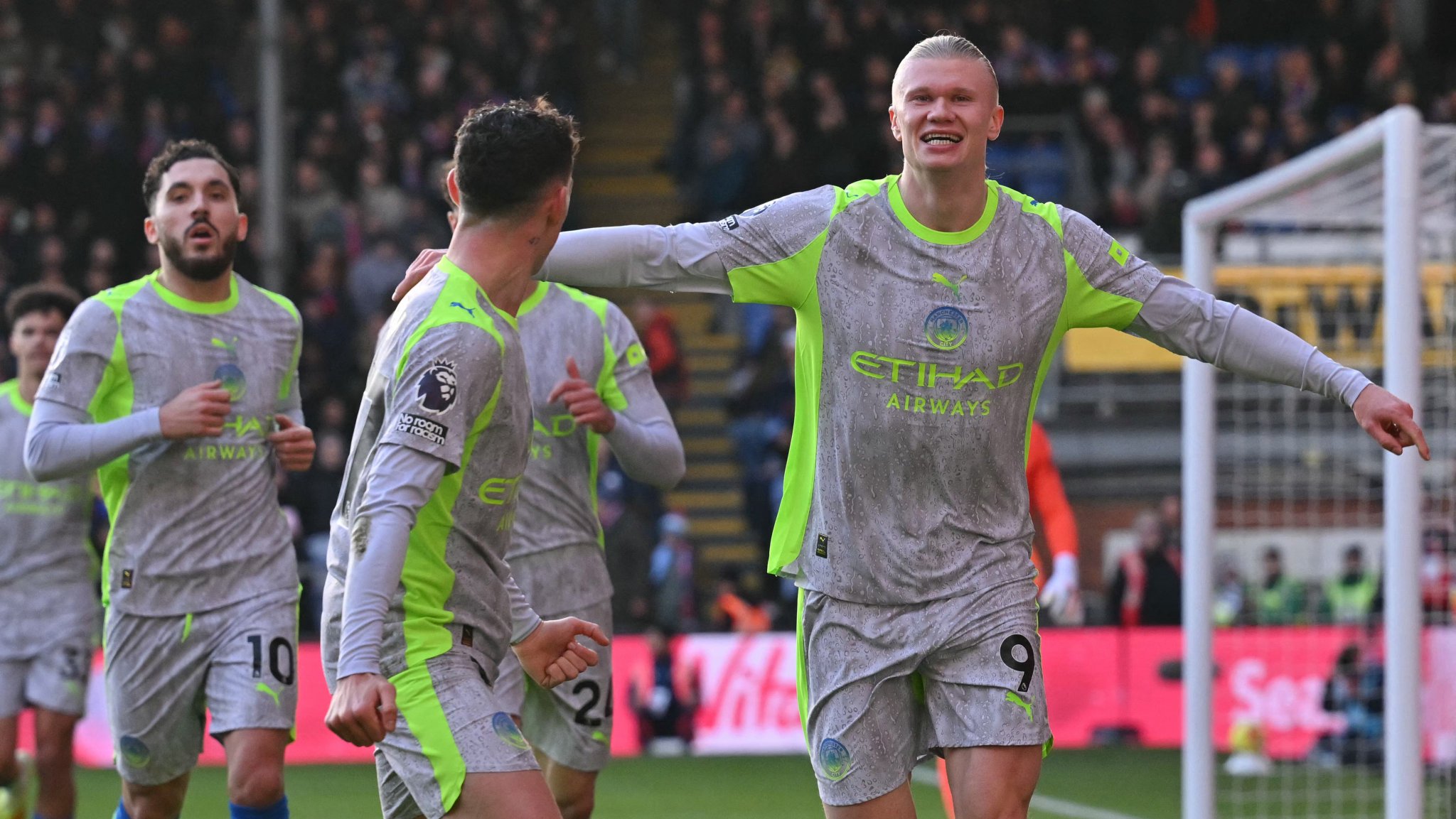 مانشستر سيتي يضغط على متصدر الدوري الإنجليزي بفوز ساحق على كريستال بالاس #الشارقة24 