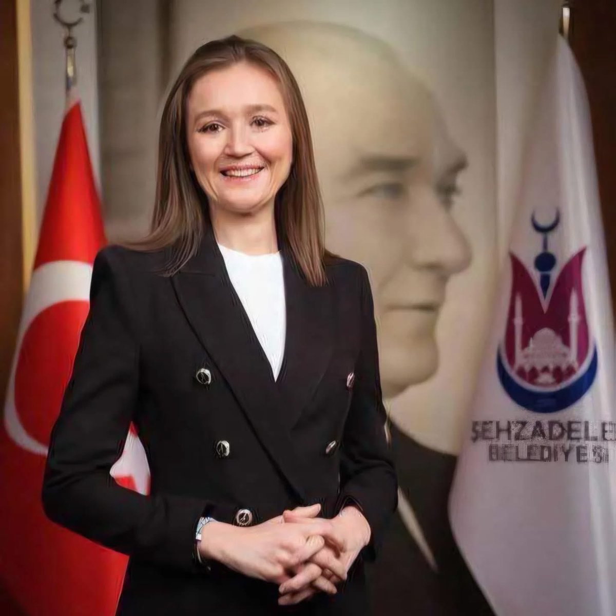 Şehzadeler Belediye Başkanı Sayın Gülşah Durbay’ın vefat haberi hepimizi acıya boğdu.
Genç yaşta olan ayrılıklar üzüntümü derinden hissettiriyor. 
Merhumiye'ye Allah’tan rahmet, acılı ailesine, sevenlerine, başsağlığı ve sabırlar diliyorum.
mekânı cennet olsun.