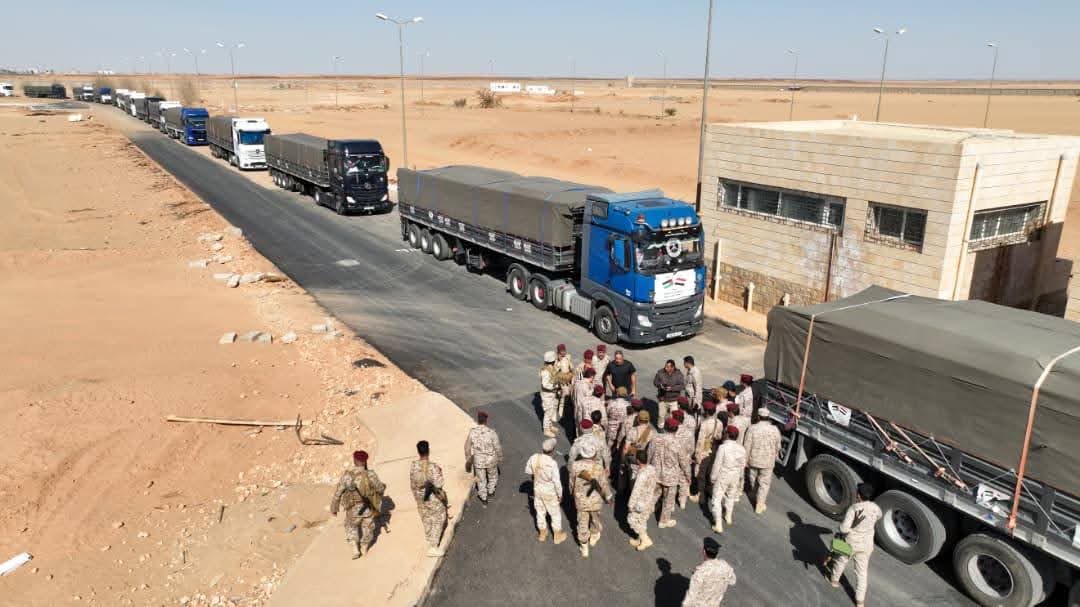 الاردن ترسل دعم للقوات الشرعية !!
بينما غزة أن أقرب لها ولم تدخل أي دعم 
قريباً سيتم كشف ما بداخل هذه الشاحنات ومن أي جهة أتت نفسي لم تقبل بأن هذه من الأردن 
هناك جهة تريد دعم الشرعية لتنفيذ ما تريد من قتال في اليمن