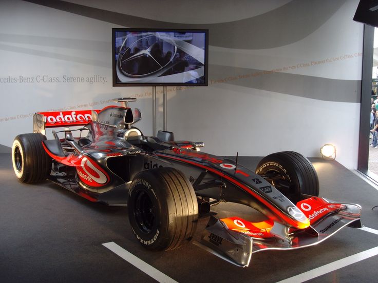 akag0mez's tweet image. La gente ve esto y tiene los cojones de soltar:

"pues el coche más bonito que Fernando ha llevado es el R25"

Si eres maricón solo dilo, no pasa nada.