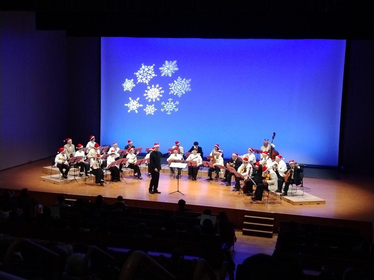 日曜日は中央公民館で開かれたKPEのマンドリン・コンサートを聴きに参りました。私には後半の「いのちを紡ぐうた」が一番心地よかったように思えます。最近は「紡ぐ」と云う言葉をよく耳にします。本来は繊維をより合わせて糸を作ること。音をより合わせて良い演奏にする、様に心地よいひと時でした。