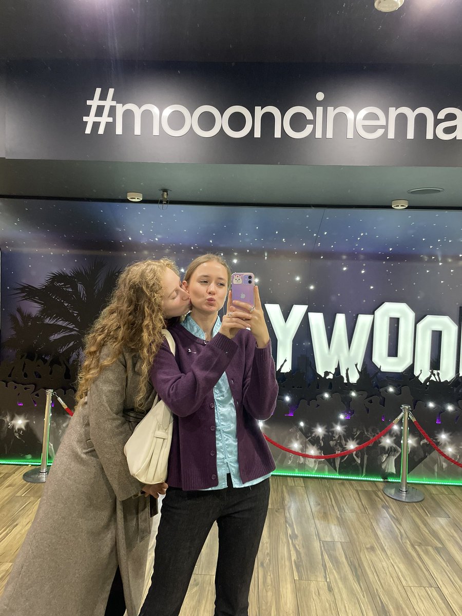 Сегодня: сходила на чайную церемонию и в кино на человека-бензопилу (и съела хачапури). Кайф, девочки.