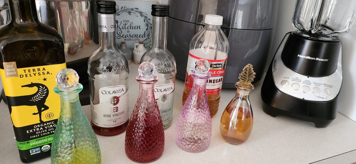 Found some pretty little glass bottles for my evoo and various vinegars 🤗