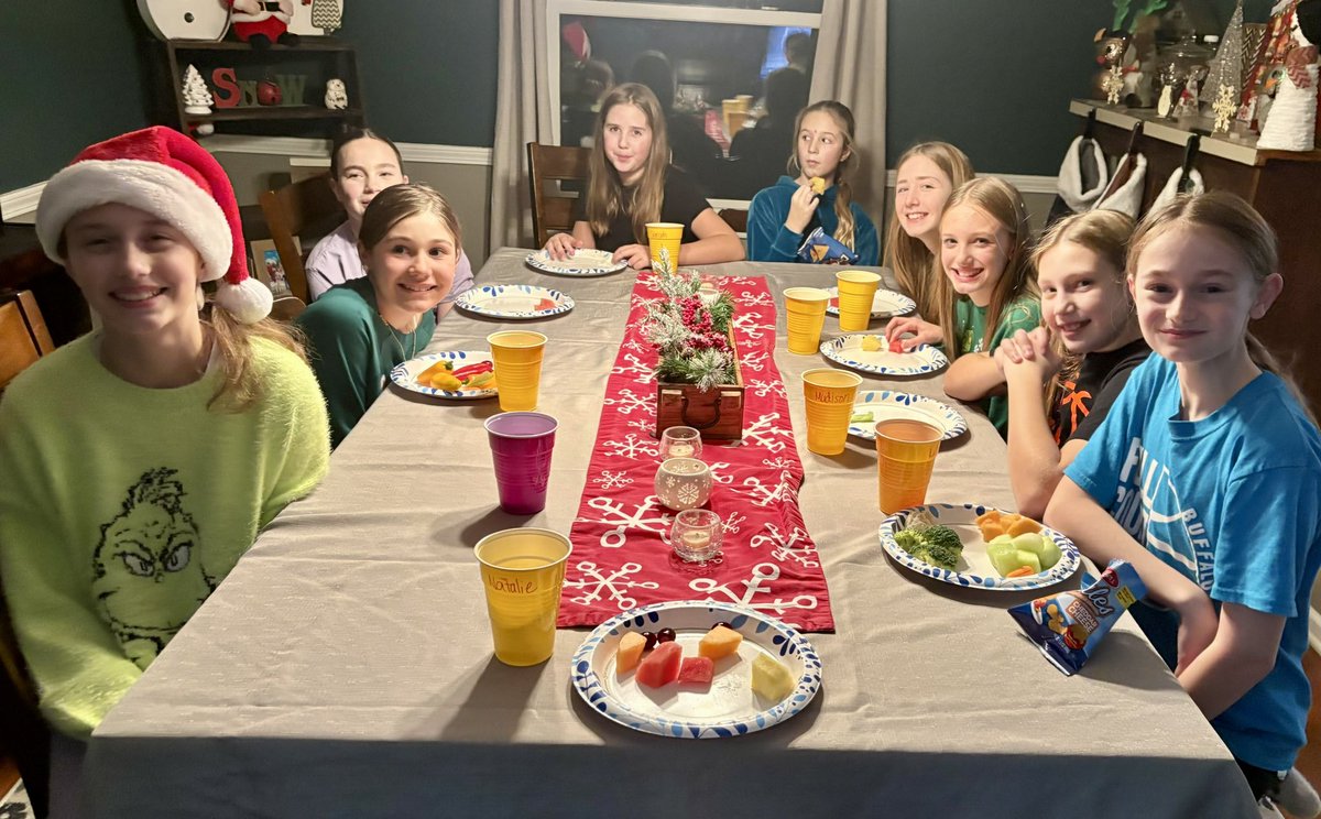 full_courthoops's tweet image. 6th grade Fullcourthoops Sparks had their Christmas party last night!  #fchfamily