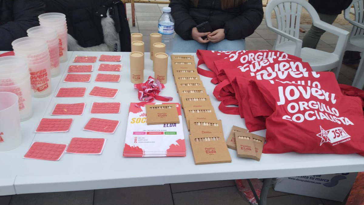 🌹Ayer, los Jóvenes Socialistas estuvimos en el “Somos Fest”, estando donde tenemos que estar: junto a la gente joven.

Desde nuestro stand hablamos con la gente, escuchamos sus preocupaciones y defendimos la importancia de organizarse para mejorar las oportunidades y el futuro.