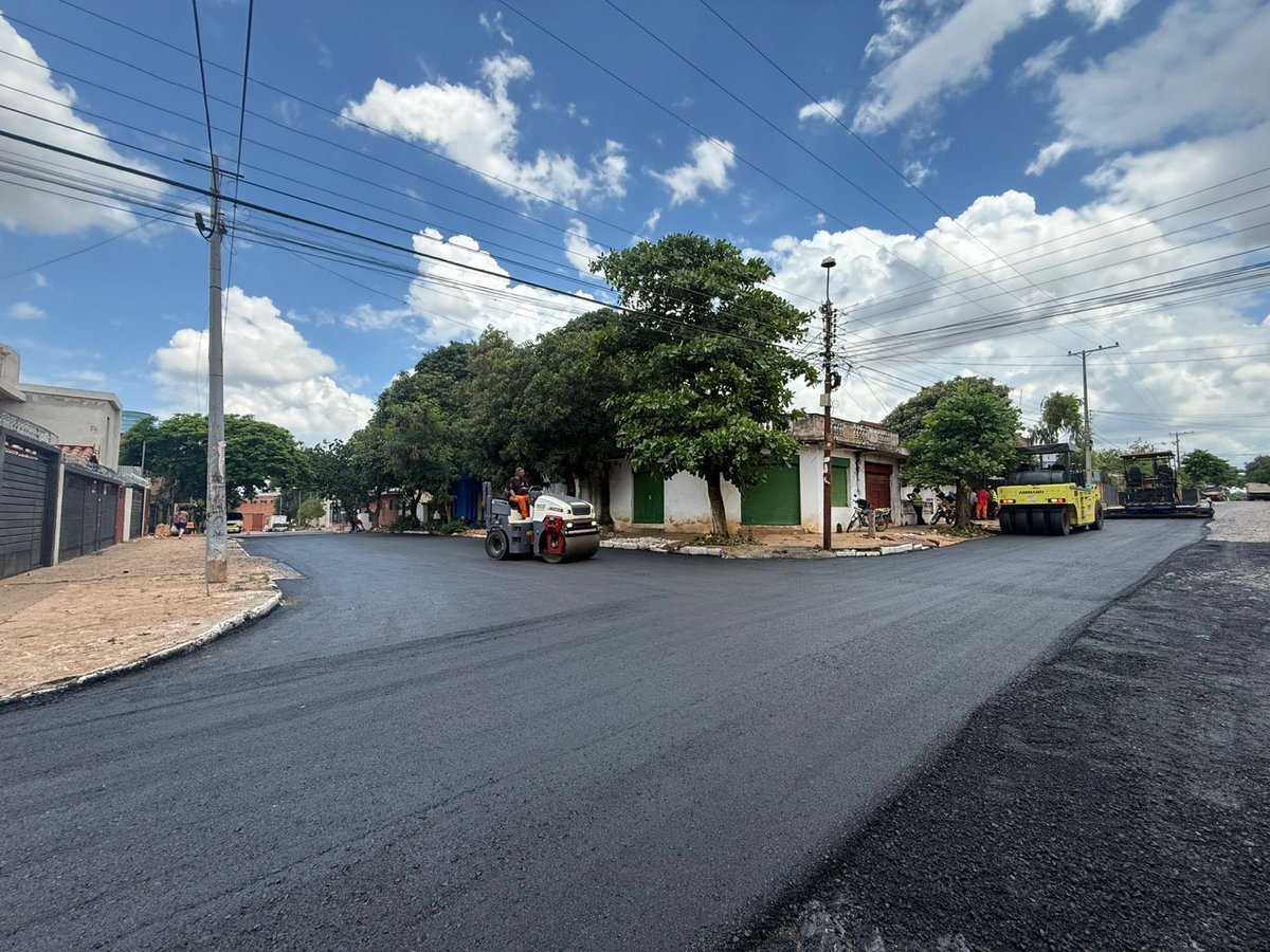 Arrancamos el Plan 1000 en el barrio San Pablo de Asunción. 🇵🇾

Este plan surge de una negociación histórica que permitió transformar recursos de Itaipú en obras para la ciudadanía, llevando pavimentación y trabajo a barrios y ciudades de todo el país.

Como Vicepresidente y