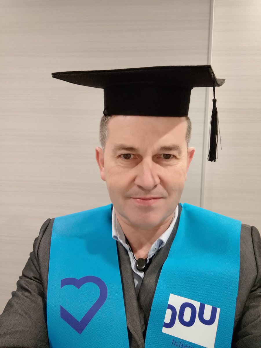 ACubelJimenez's tweet photo. Acto de graduación del Máster de Dirección y Gestión de RRHH de la UOC. Broche de oro de este nuevo reto académico. Orgulloso, feliz y con más hambre de conocimientos y de mejora de capacidades https://t.co/CG5Y0EK0ci