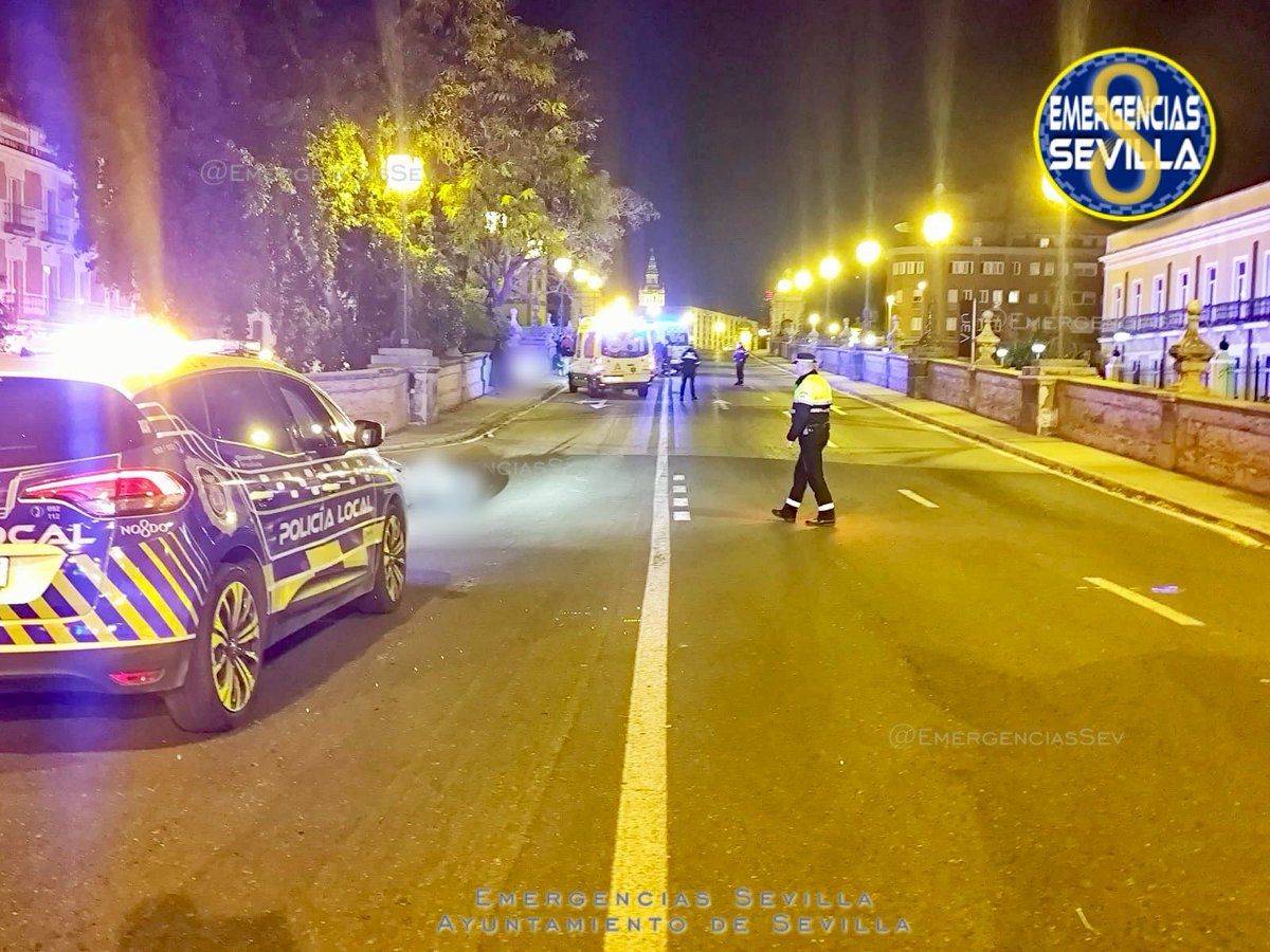 EmergenciasSev's tweet image. 🔴21:00 h. Policía Local mantiene el corte total del tráfico y tránsito peatonal en ambos sentidos del Puente de San Bernardo, con ocasión de un siniestro vial.
Un amplio dispositivo policial y sanitario está interviniendo en el lugar.
Ampliaremos información 
#SeguridadCiudadana…