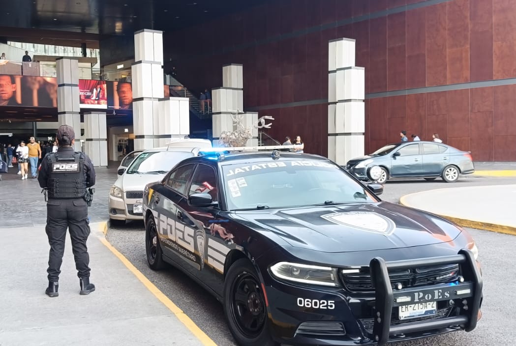 Esta temporada decembrina, a través de la <a href="/POESQro/">POES Querétaro</a> reforzamos la presencia y los recorridos de seguridad en espacios comerciales, con el objetivo de brindar tranquilidad a las familias que acuden a realizar sus compras o a disfrutar de actividades de esparcimiento. #Contigo