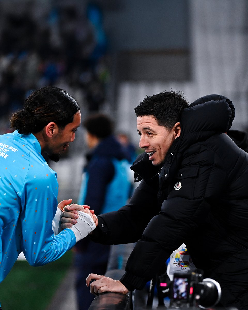 Ligue1's tweet image. Bilal Nadir 🤝 Samir Nasri 

Connexion Olympienne.