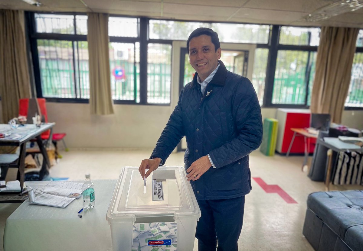 Partido_NL's tweet photo. 🇨🇱 El equipo del Partido Nacional Libertario, comprometido con la democracia y con el futuro de nuestro país.

En esta jornada de elección presidencial estuvieron presentes la Directiva Nacional, la Juventud Nacional Libertaria y miembros del Partido Nacional Libertario. https://t.co/NgFBx6eWYi