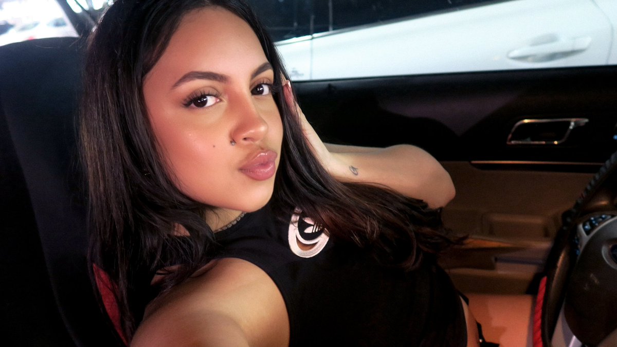 fullygia's tweet image. 