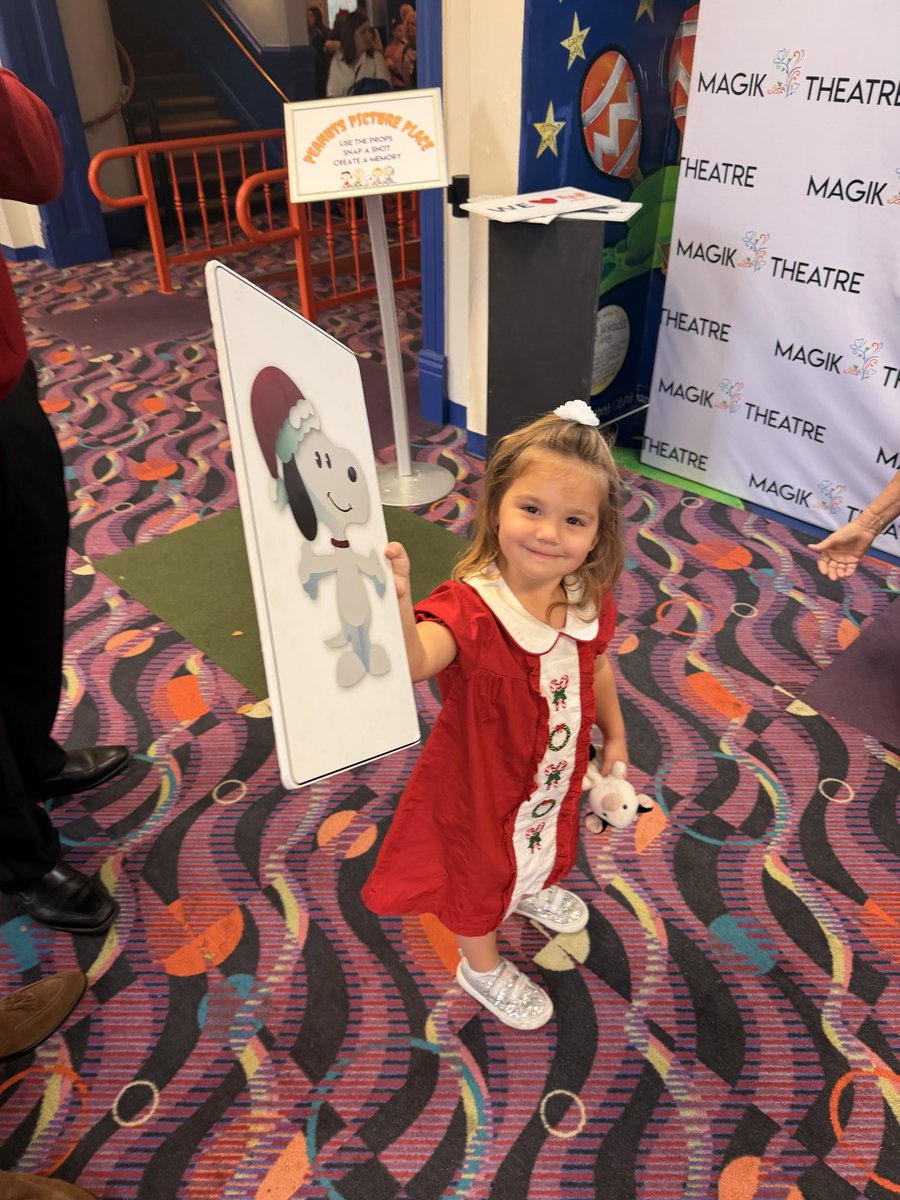 neuie's tweet photo. Fun outing @Magiktheater for the Charlie Brown Christmas show https://t.co/6TXE25E9jo