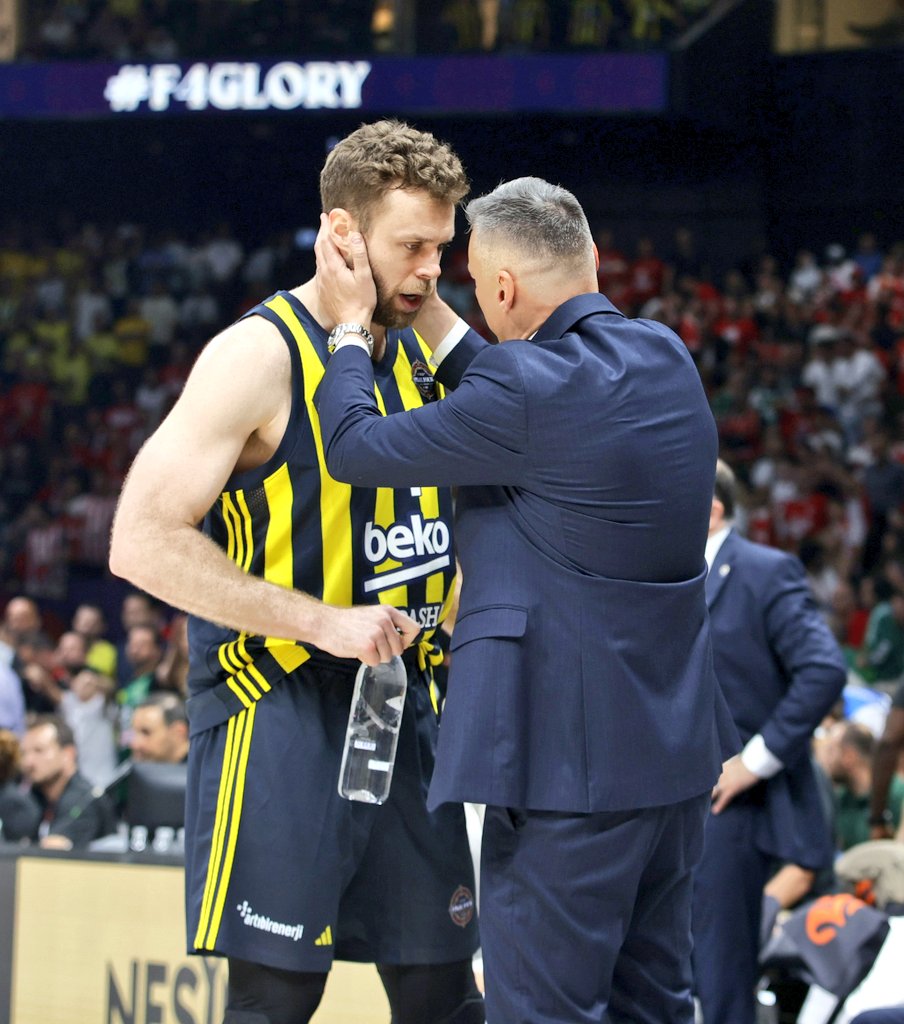 Sarıya lacivert bize sen