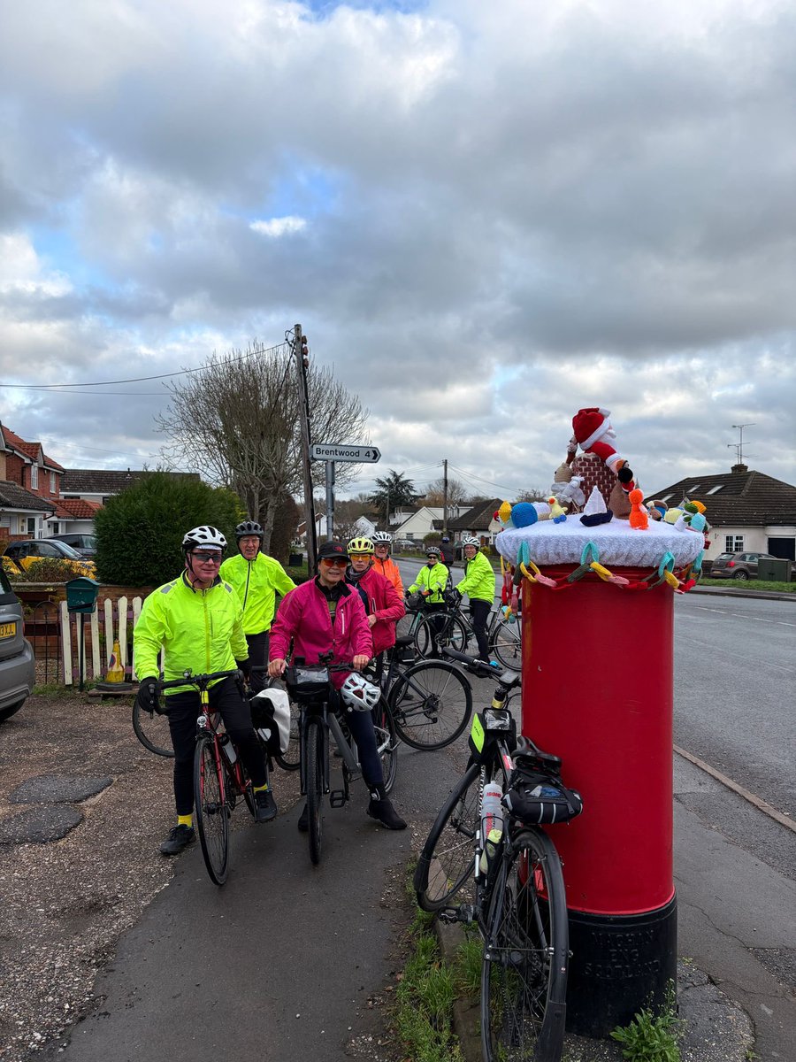 HaveringCycling's tweet image. Eight Havering CTC riders out earlier. Sunny ride to Cooksmill Green. Lunch in the busy Bakehouse. Home into a headwind. Next Sunday- Thameside Nature Park, Mucking.