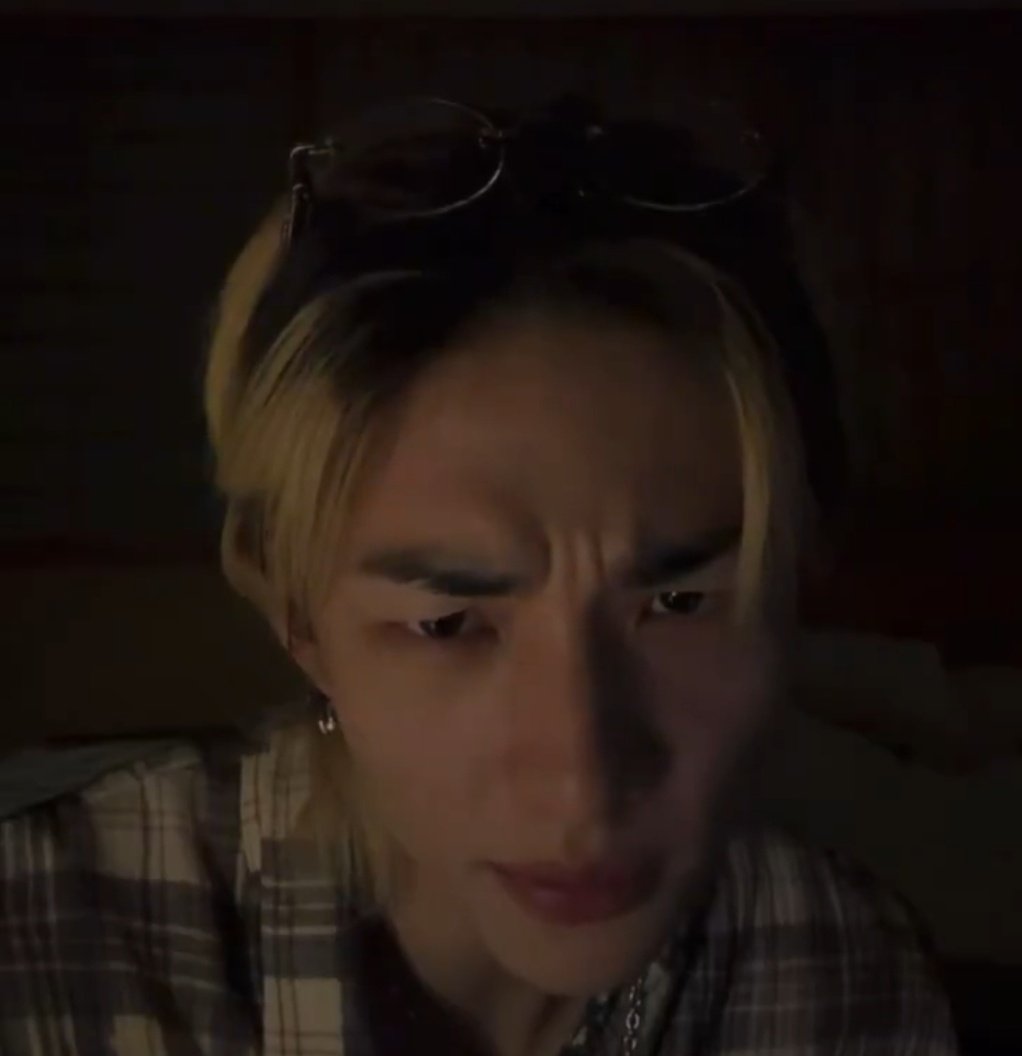 minhoadickted's tweet photo. yo cuando                                 yo cuando
un hombre                                     un skz https://t.co/QT0c4N8oS7
