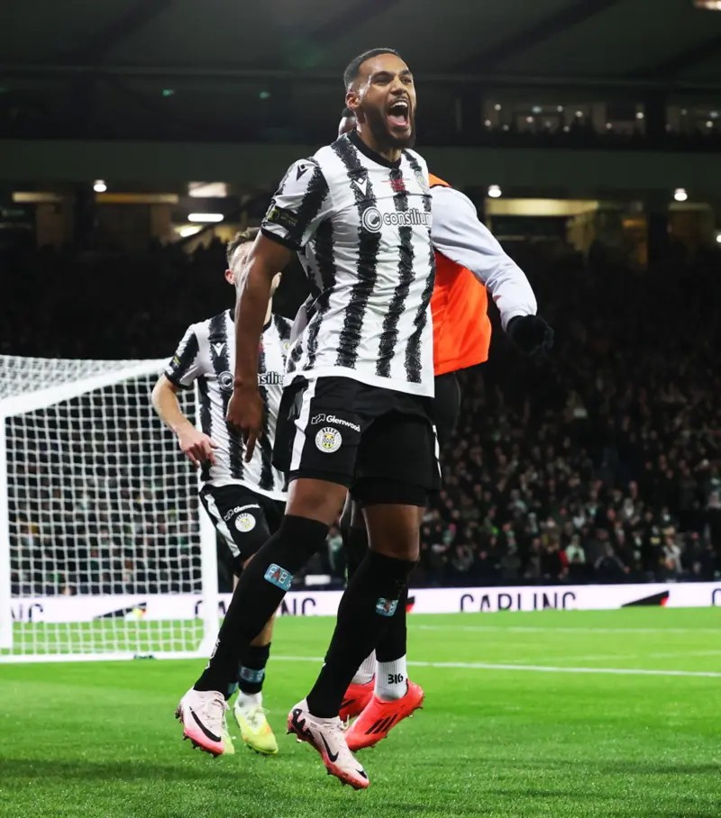 DorchTownFC's tweet image. Former Magpie Jonah Ayunga scored twice for @saintmirrenfc and picked up the Player of the Match award in their 3-1 Scottish League Cup final win over Celtic at Hampden Park this afternoon 🪄🏴󠁧󠁢󠁳󠁣󠁴󠁿🏆

Huge congratulations Jonah! 👏 

#WeAreDorch ⚫️⚪️