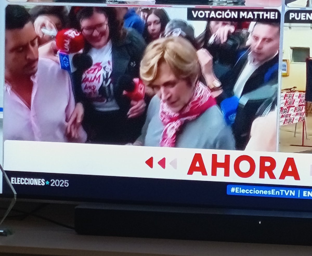 Y Matthei fue con una prenda roja 😂 #Eleccioneschile2025