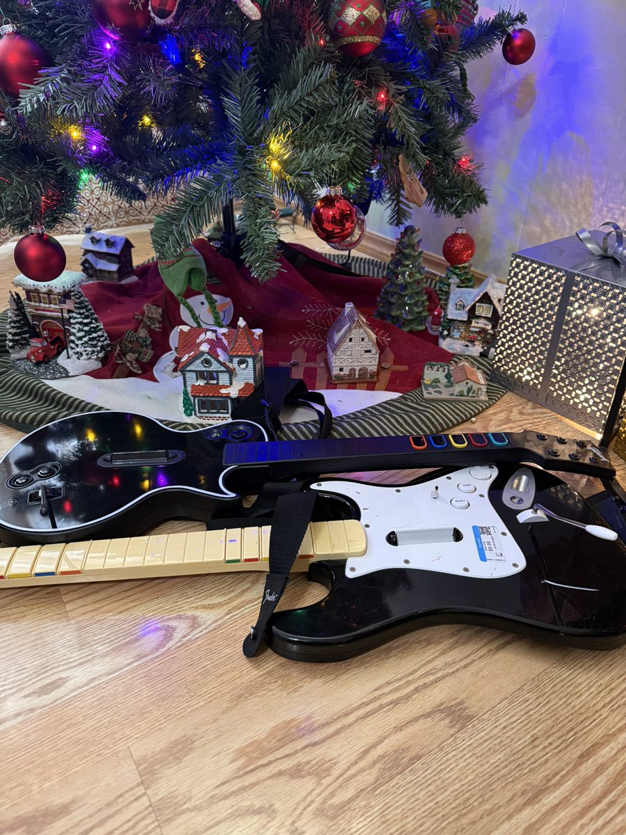 TFTiFreddy's tweet photo. BIG FINDS!!! Yesterday I found both of these guitar controllers at the thrift store! https://t.co/cflYYka3N5