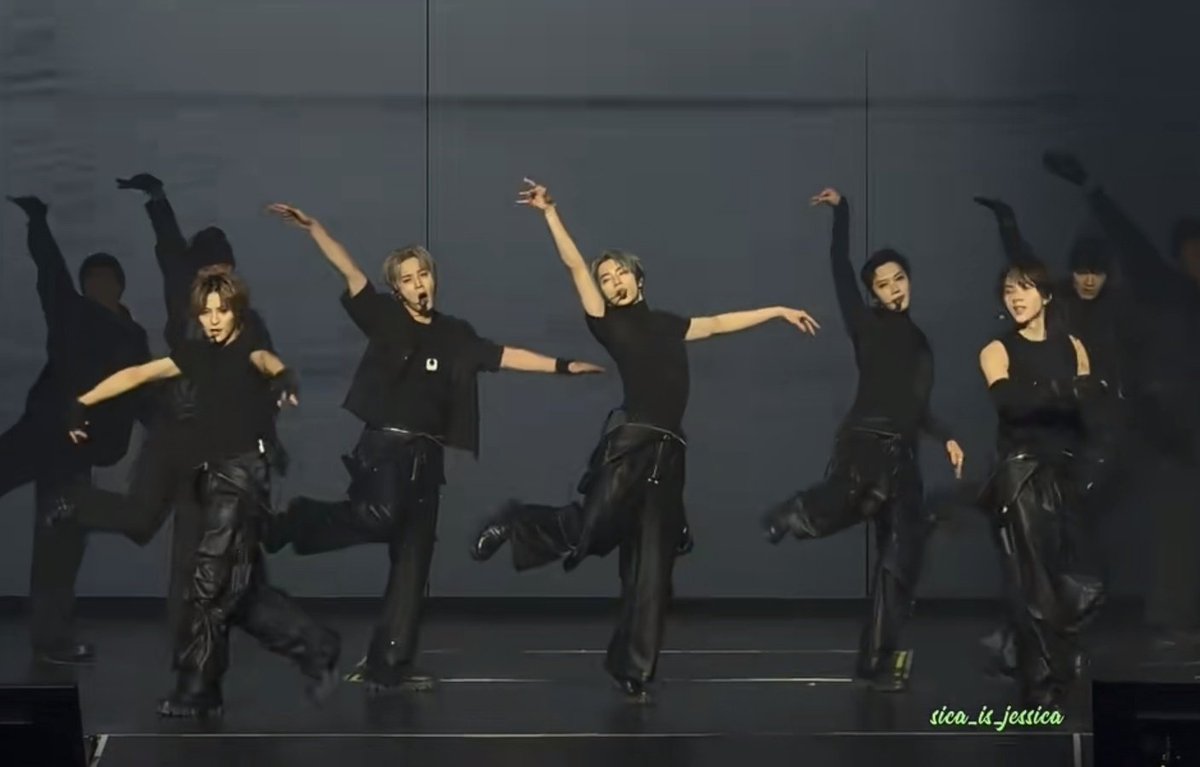 backtoxiaojun's tweet image. i know wayv choreographers high five everytime they see xiaojun dancing on stage