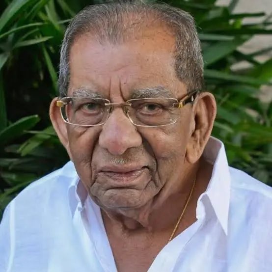 ಶ್ರೀ ಶಾಮನೂರು ಶಿವಶಂಕರಪ್ಪ ಅವರ ನಿಧನದ ಸುದ್ದಿ ಅತ್ಯಂತ ದುಃಖಕರವಾಗಿದೆ.

ರಾಜ್ಯದ ಹಿರಿಯ ರಾಜಕಾರಣಿ, ಜನನಾಯಕ ಹಾಗೂ ಸರಳ ವ್ಯಕ್ತಿತ್ವದ ಶಾಮನೂರು ಶಿವಶಂಕರಪ್ಪ ಅವರು ಇಂದು ನಮ್ಮನ್ನೆಲ್ಲಾ ಅಗಲಿದ್ದಾರೆ. ಅವರ ರಾಜಕೀಯ ಸೇವೆ, ಜನಪರ ಕಾಳಜಿ ಮತ್ತು ನಿಷ್ಠಾವಂತ ನಾಯಕತ್ವ ರಾಜ್ಯದ ರಾಜಕೀಯ ಇತಿಹಾಸದಲ್ಲಿ ಸದಾ ಸ್ಮರಣೀಯವಾಗಿರಲಿದೆ.

ಈ ದುಃಖದ