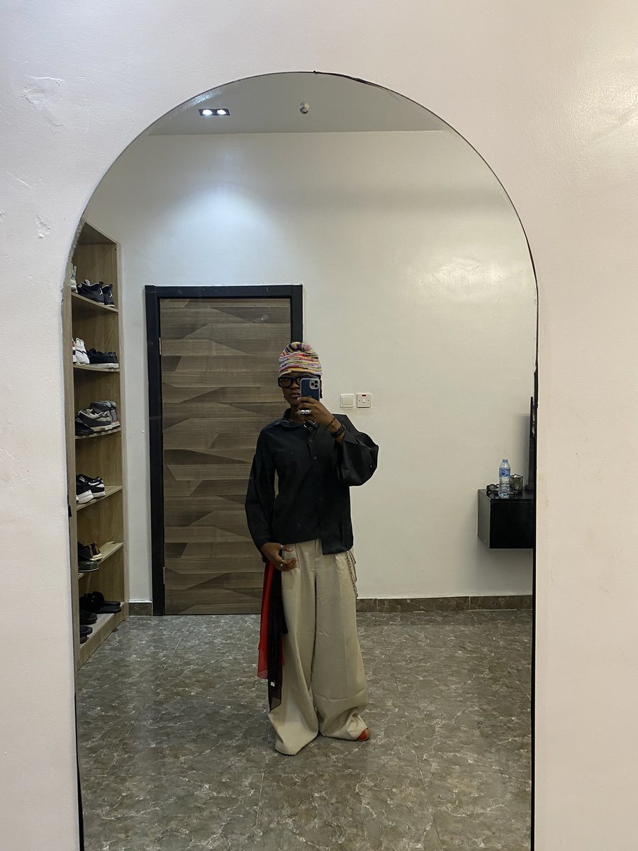 MeetLaju's tweet image. ✨✅
I intentionally buttoned my shirt wrongly so that one part would be longer than the other 🤗😌 - Wabi Sabi (there’s beauty in imperfection x asymmetry) ✨✨