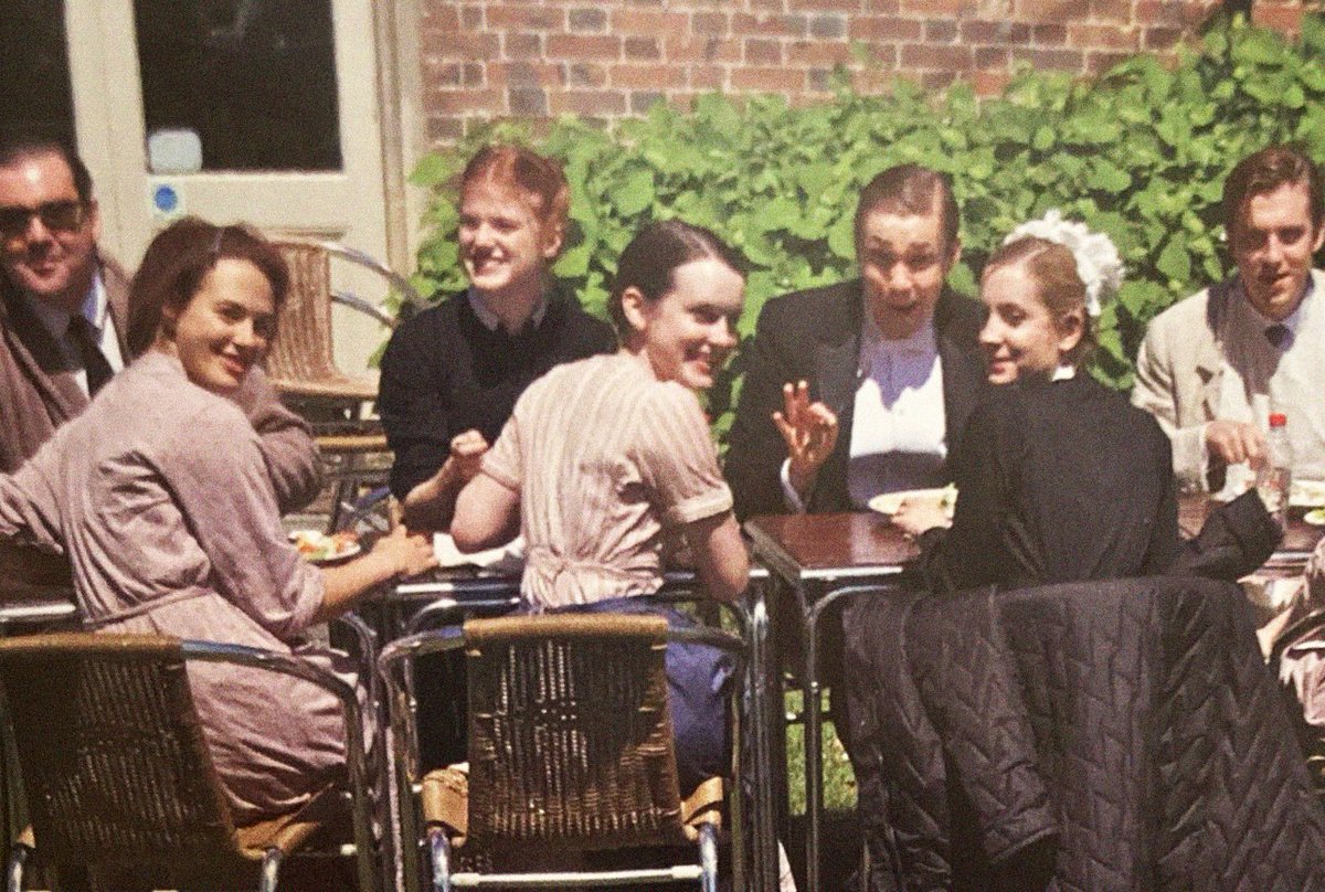 Rose Leslie Source tweet media