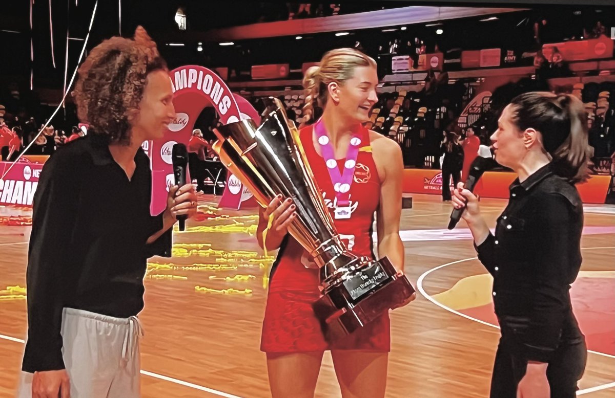 PlanetNetball's tweet photo. Has anyone seen a bigger netball trophy?🏆  
#engvsjam #engvjam #netball #horizonseries https://t.co/CXlxeDoaXB
