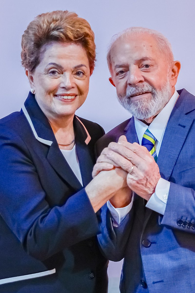 Hoje é dia de saudar a trajetória da querida <a href="/dilmabr/">Dilma Rousseff</a>, parceira de uma vida inteira dedicada à luta pela democracia e a justiça social no Brasil. Uma mulher que nos inspira com seus exemplos recorrentes de força, determinação e coragem. Parabéns, companheira. Estamos e estaremos