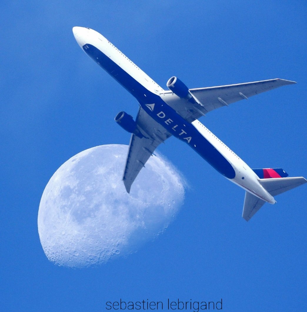 Boeing 767 Delta Air lines 🇺🇲 with the moon ! (Photographed in France)