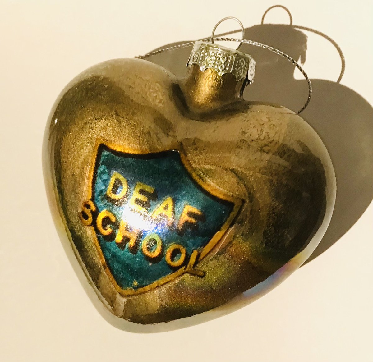 Just about to put this fab bauble on my tree. Many thanks to ⁦<a href="/Lil_beethoven/">Ventor Harvst</a>⁩ for your generosity