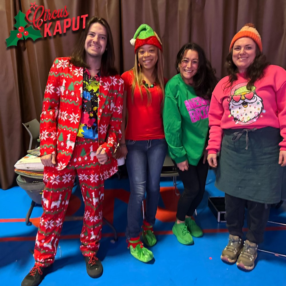 Face painters at the gig ready to paint holiday designs! 👨‍🎨 #facepainting #circuskaput #stlouis