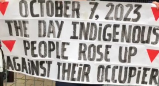 11 mensen worden doodgeschoten op een joods kinderfeest in Australië. Een paar uur later staan er in Nederland demonstranten bij een concert voor joodse kinderen met dit spandoek.
Deze mensen zijn staatsgevaarlijk. Hier moeten we een eind aan maken.