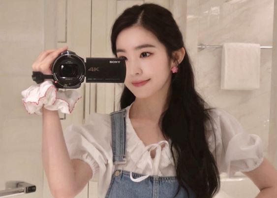 ireznep's tweet image. girlfriend material.