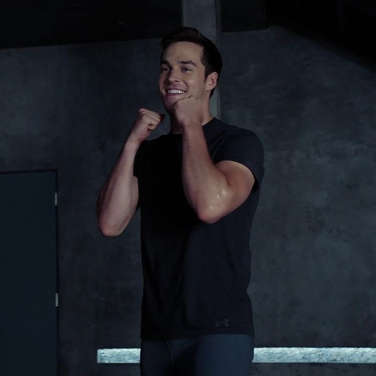 cwthinker's tweet photo. mandatory mon-el arms appreciation post. the tl deserves this. https://t.co/Y9n0MtmIdT