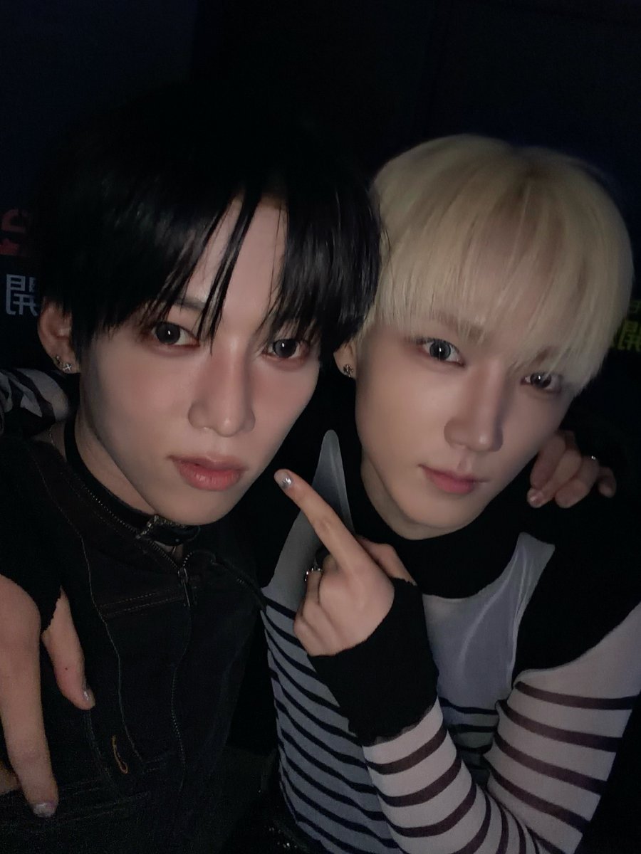 킹덤 끝!! 우리 앤디어 덕분에 너무 재미있었다~ 우리 내년도에도 그 다음에도 재미있게 놀아봐요💙💙
KINGDOM 終了！ANDEARのおかげでとても楽しかった~ 来年もその次も楽しく遊びましょう💙💙

#앰퍼샌드원 #AMPERSANDONE 
#나캠든 #KAMDEN