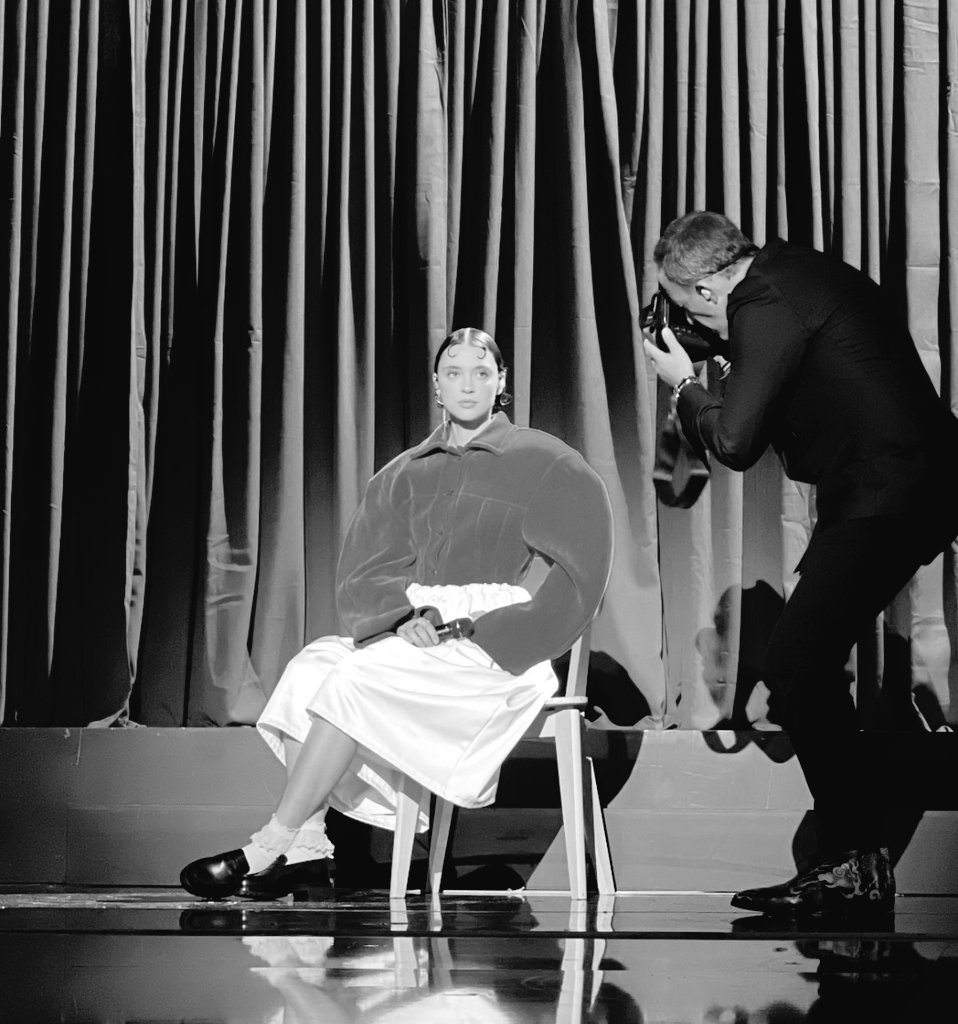 Pomme_Source's tweet image. #PHOTOS - Pomme par Nikos 📸