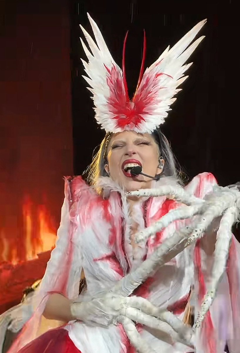 artpop_believer's tweet photo. My level of obsession is actually unhealthy https://t.co/TKT4V0VjBH