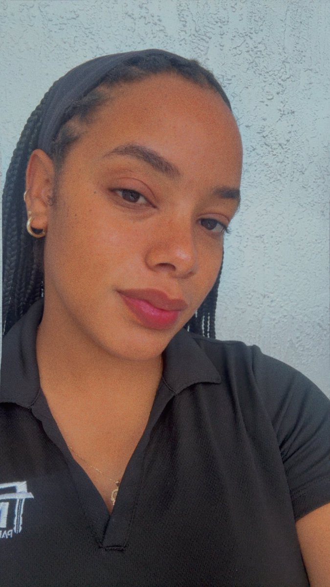 BabeNell18's tweet photo. Bless Sunday Y’all ✨ https://t.co/i5POeAmIu5
