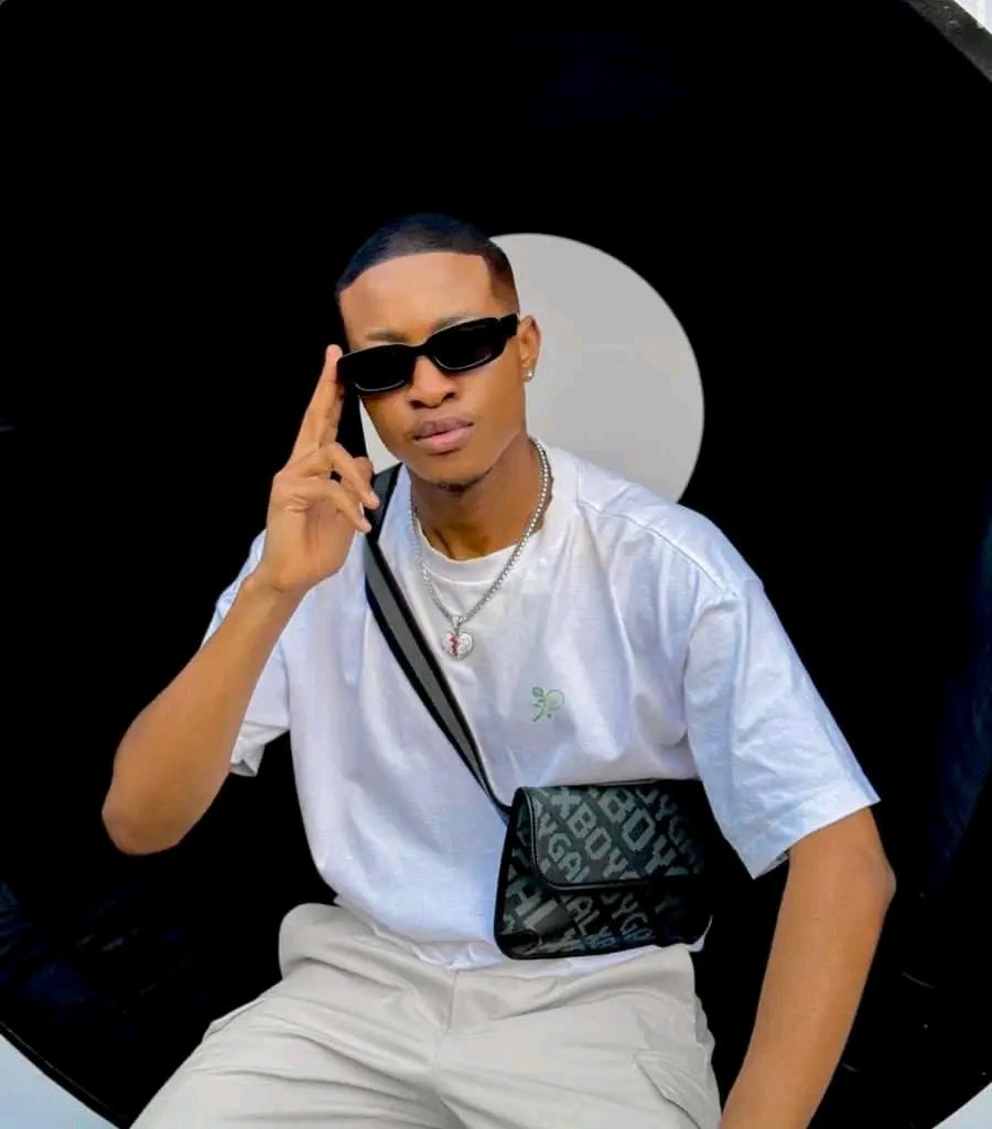 joy_zelda's tweet photo. This is a Mich Mazibuko Appreciation Post 🙌🙌
For Standing up for Yolanda Monyai,Whether they Relationship is fake or real but his the only who still shows love and support for her outside Biggie house 👏👏
We need many friends like him on our circle #BBMzansiSpecial https://t.co/Zhi09wAg9l